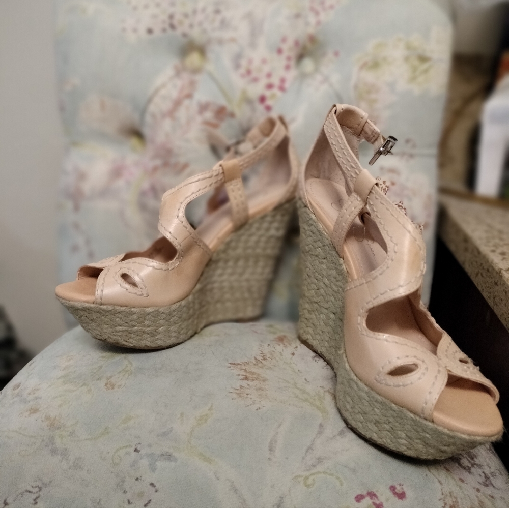 Jessica Simpson platform Size 9 - Picture 3 of 5